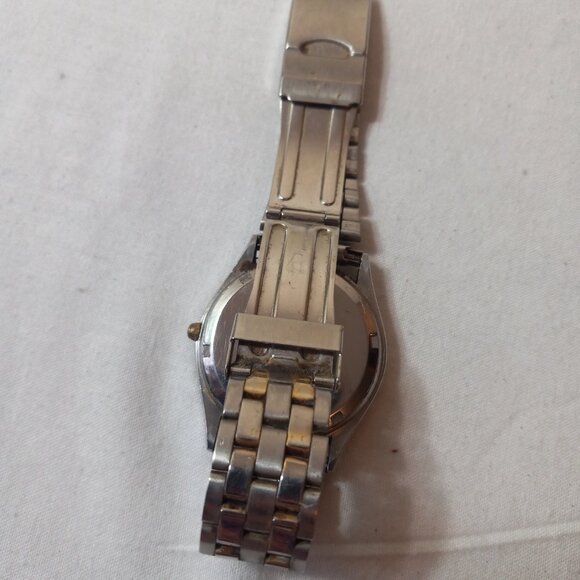 Citizen Quartz Men's Watch Two Tone - Picture 6 of 7